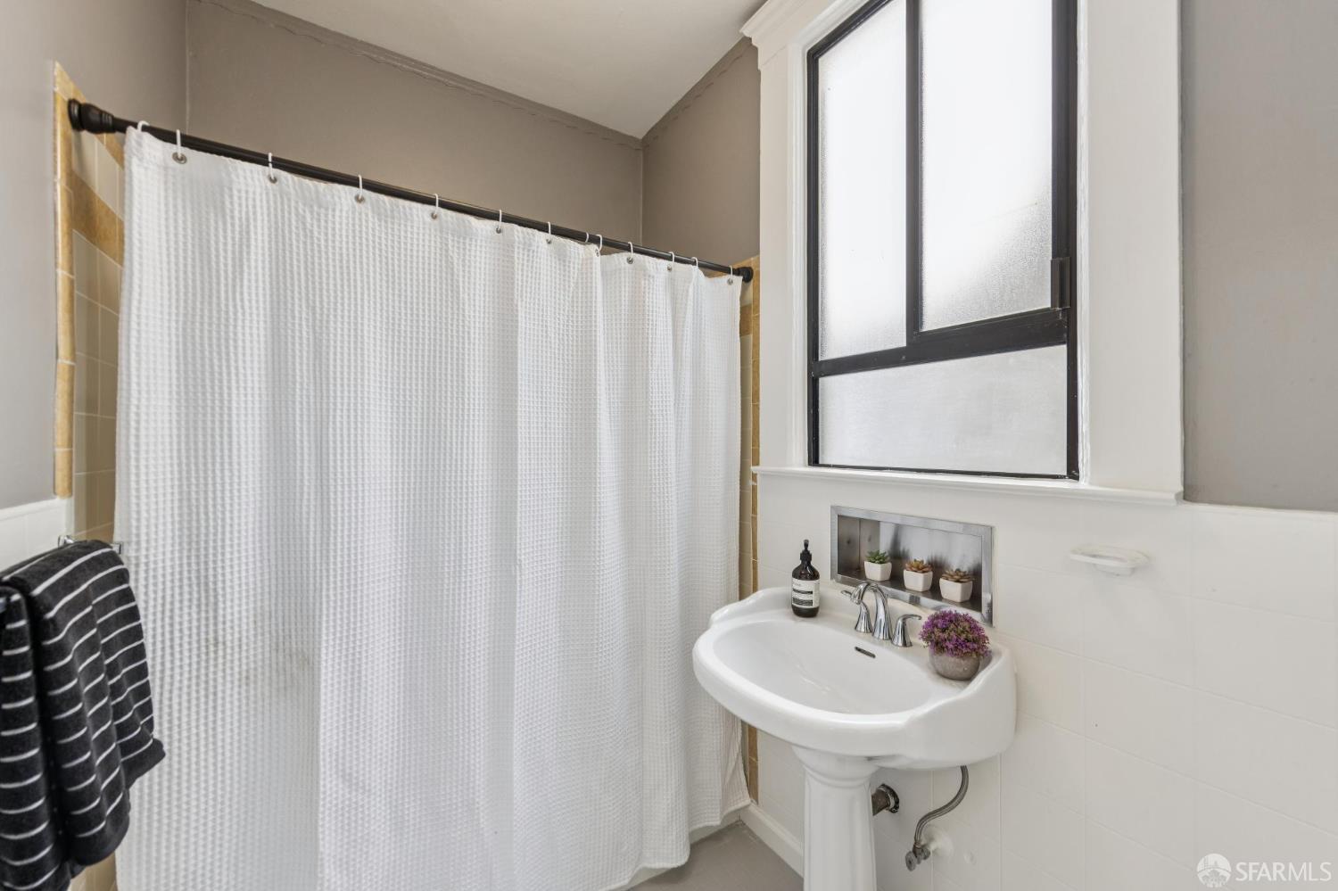 Photo #19: 426116051 Listing: Photo #19