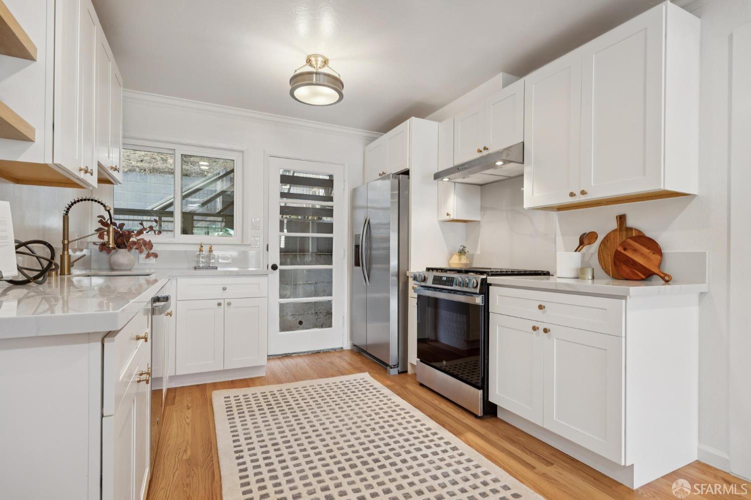 Detail Gallery Image 13 of 59 For 2031 Pinecrest Dr, San Bruno,  CA 94066 - 5 Beds | 4 Baths