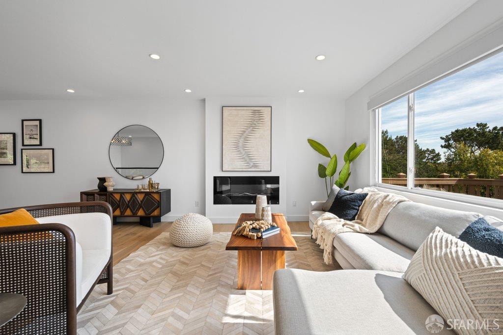 Detail Gallery Image 7 of 57 For 156 Midcrest Way, San Francisco,  CA 94131 - 3 Beds | 2 Baths