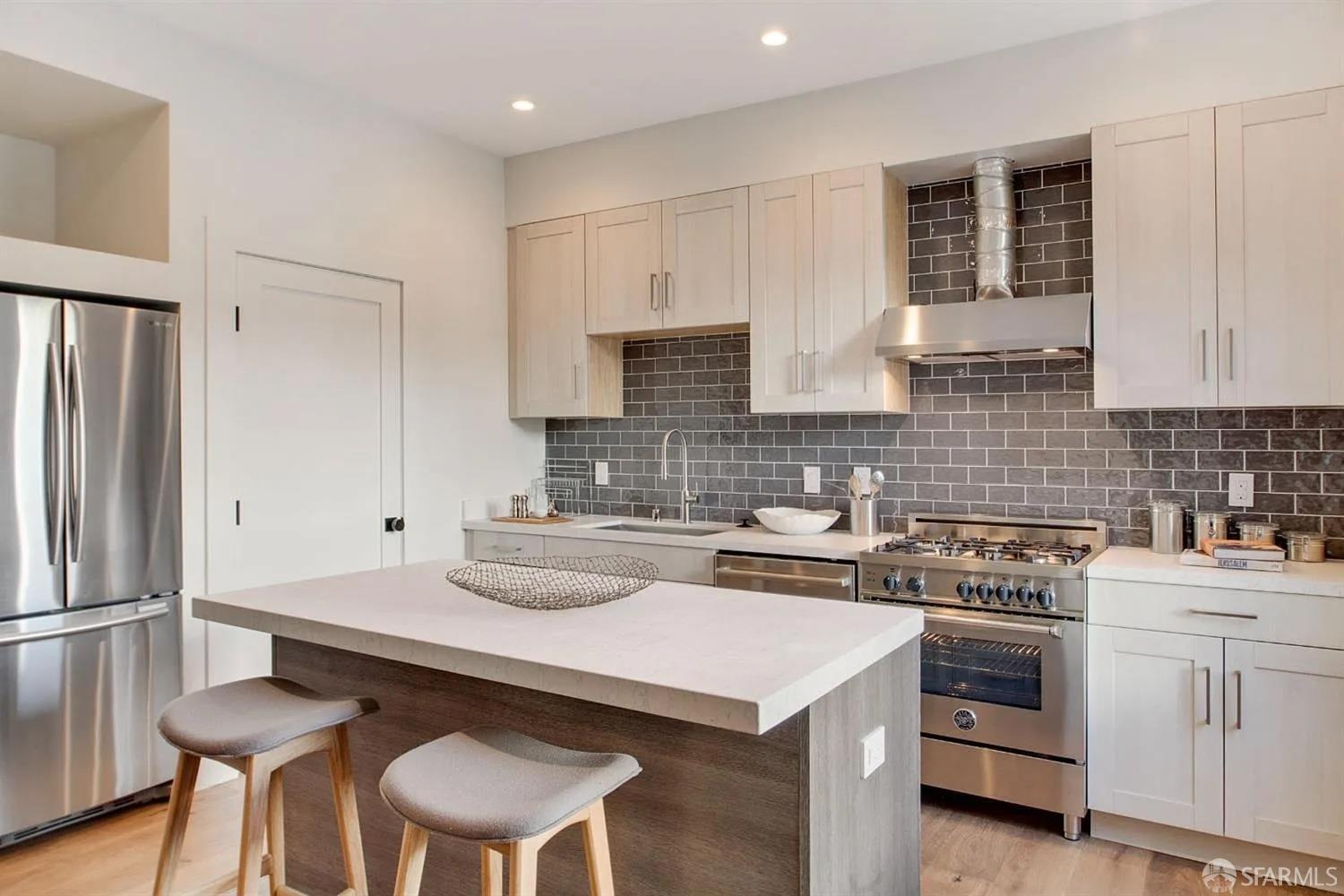 Photo #3: 426116120 Listing: Photo #3