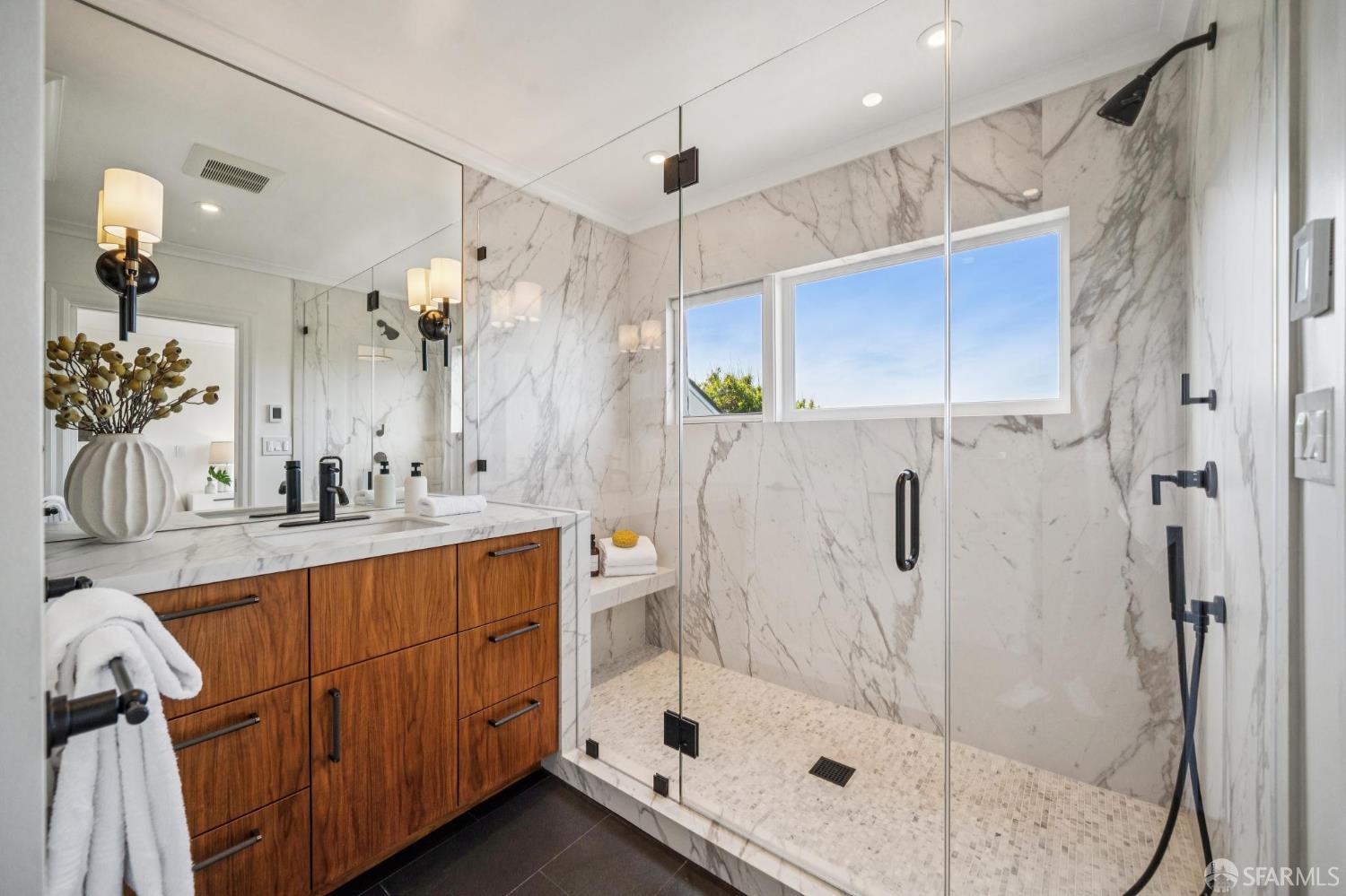 Detail Gallery Image 38 of 94 For 79 Collins St, San Francisco,  CA 94109 - 5 Beds | 3/1 Baths