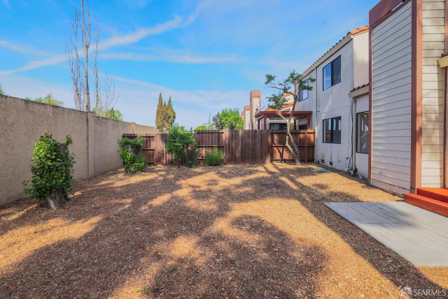 Detail Gallery Image 31 of 34 For 86 Crystal Cir, Hercules,  CA 94547 - 2 Beds | 2 Baths