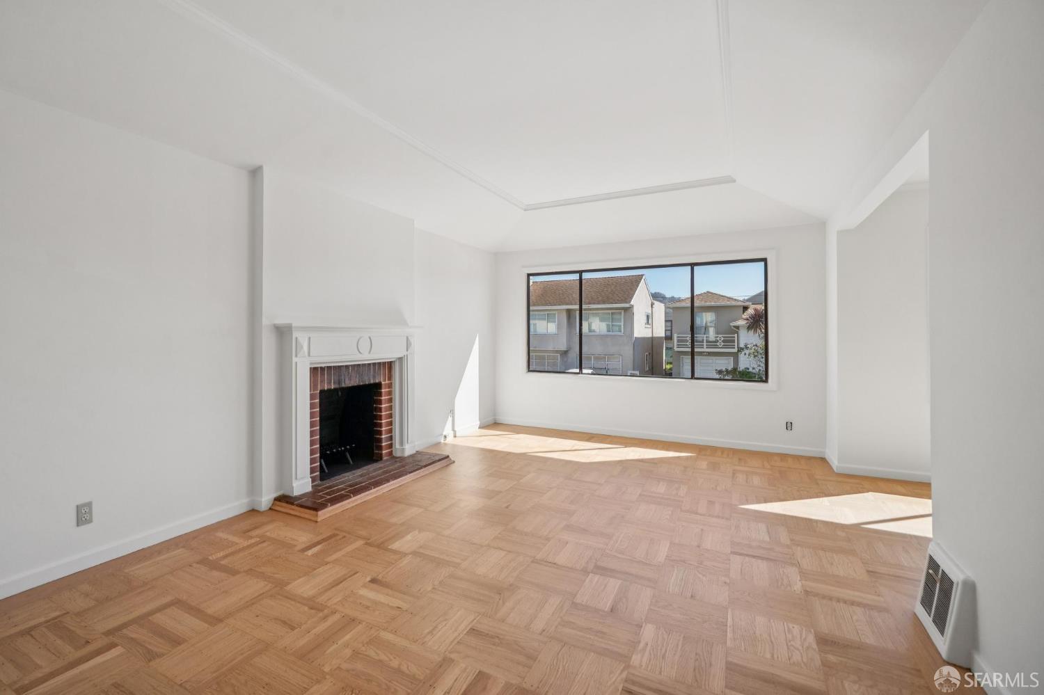 Detail Gallery Image 7 of 28 For 127 Springfield Dr, San Francisco,  CA 94132 - 2 Beds | 1/1 Baths