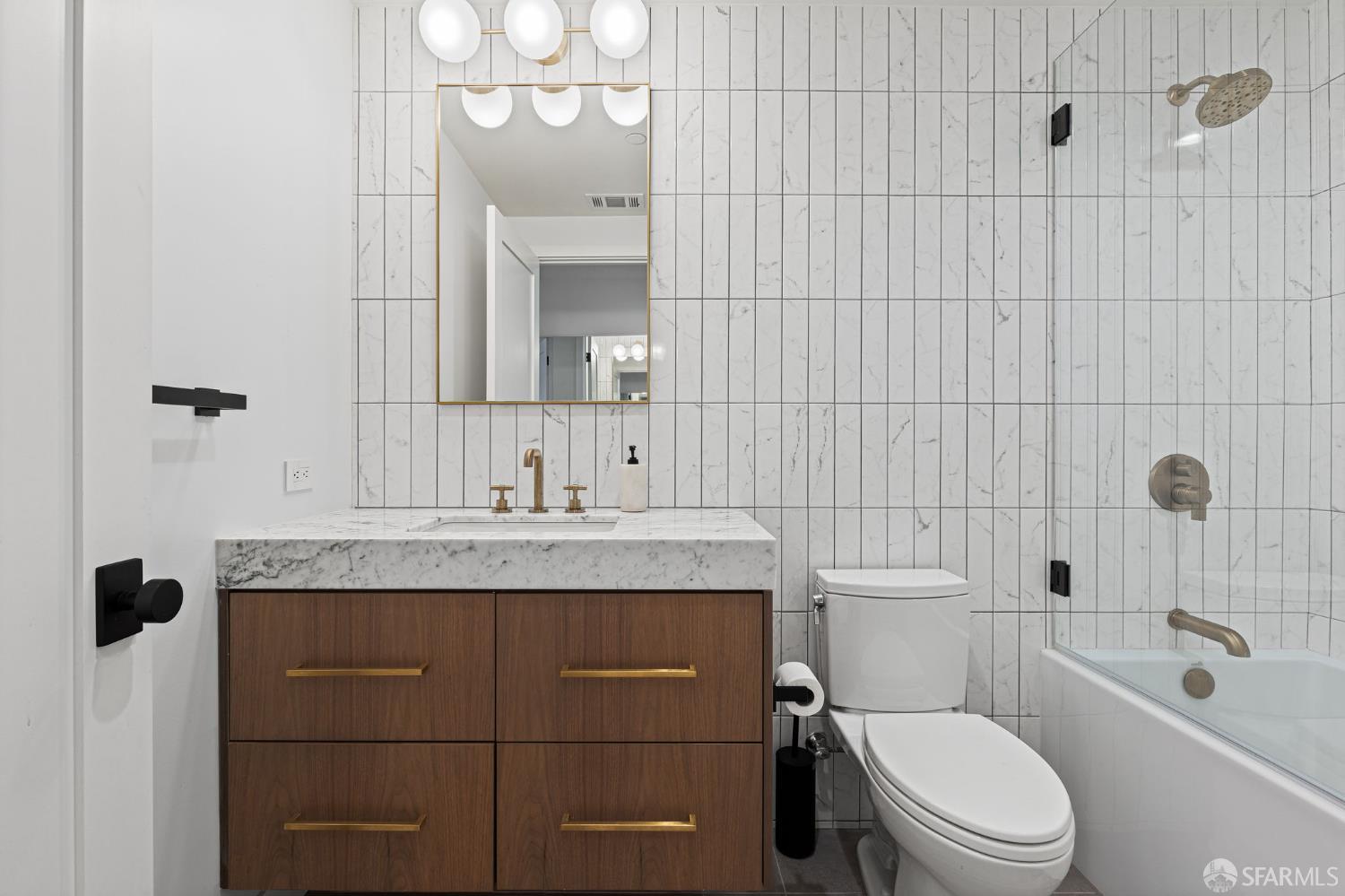 Detail Gallery Image 7 of 8 For 943 Treat Ave, San Francisco,  CA 94110 - 2 Beds | 2 Baths