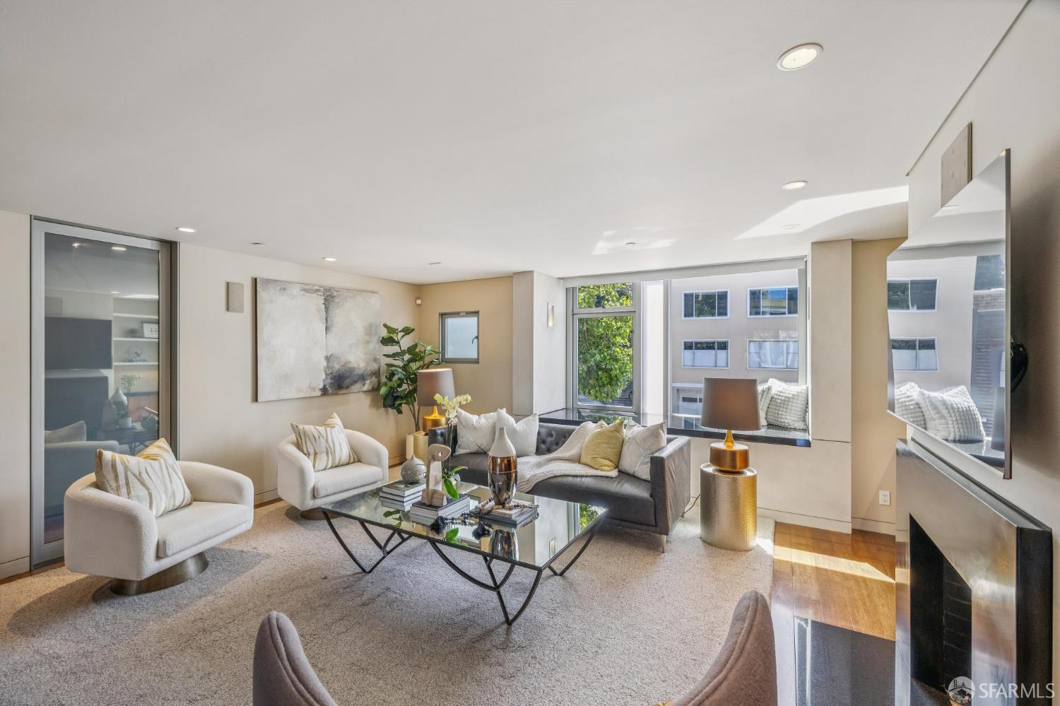 Detail Gallery Image 8 of 88 For 1170 Chestnut St, San Francisco,  CA 94109 - 4 Beds | 3/1 Baths