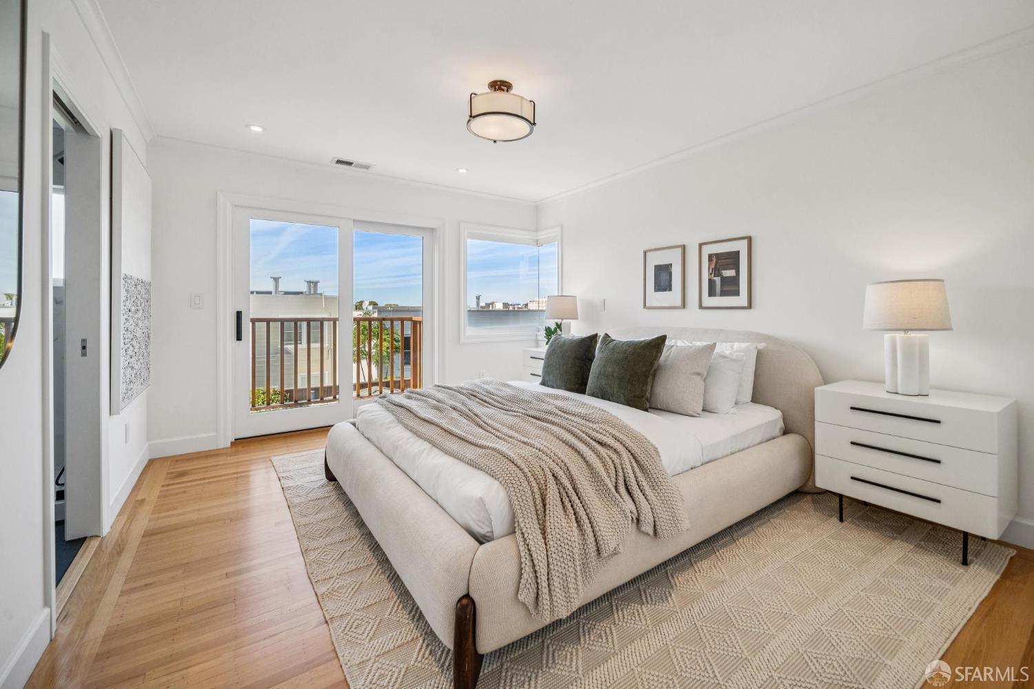 Detail Gallery Image 31 of 94 For 79 Collins St, San Francisco,  CA 94109 - 5 Beds | 3/1 Baths