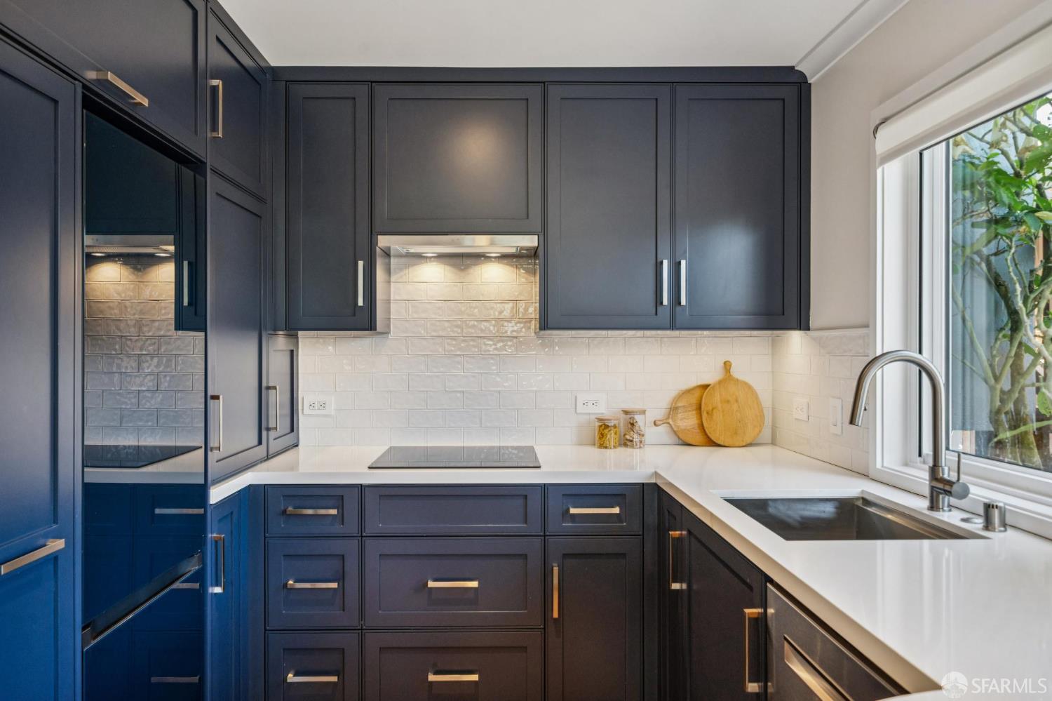 Detail Gallery Image 60 of 94 For 79 Collins St, San Francisco,  CA 94109 - 5 Beds | 3/1 Baths