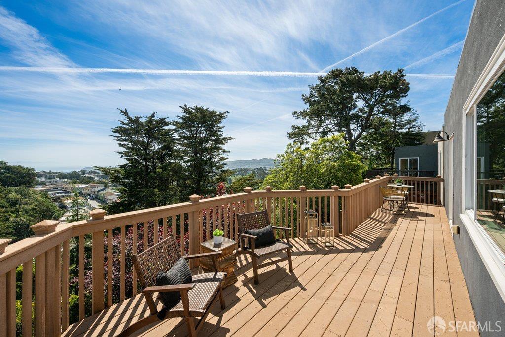 Detail Gallery Image 27 of 57 For 156 Midcrest Way, San Francisco,  CA 94131 - 3 Beds | 2 Baths