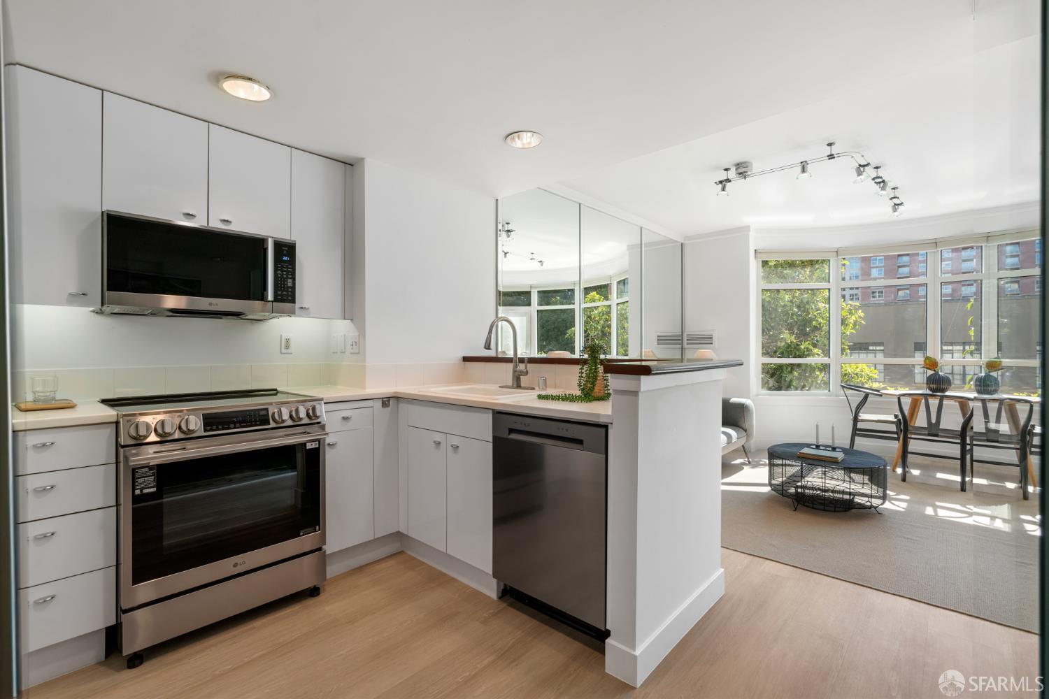 Photo #8: 426116270 Listing: Photo #8