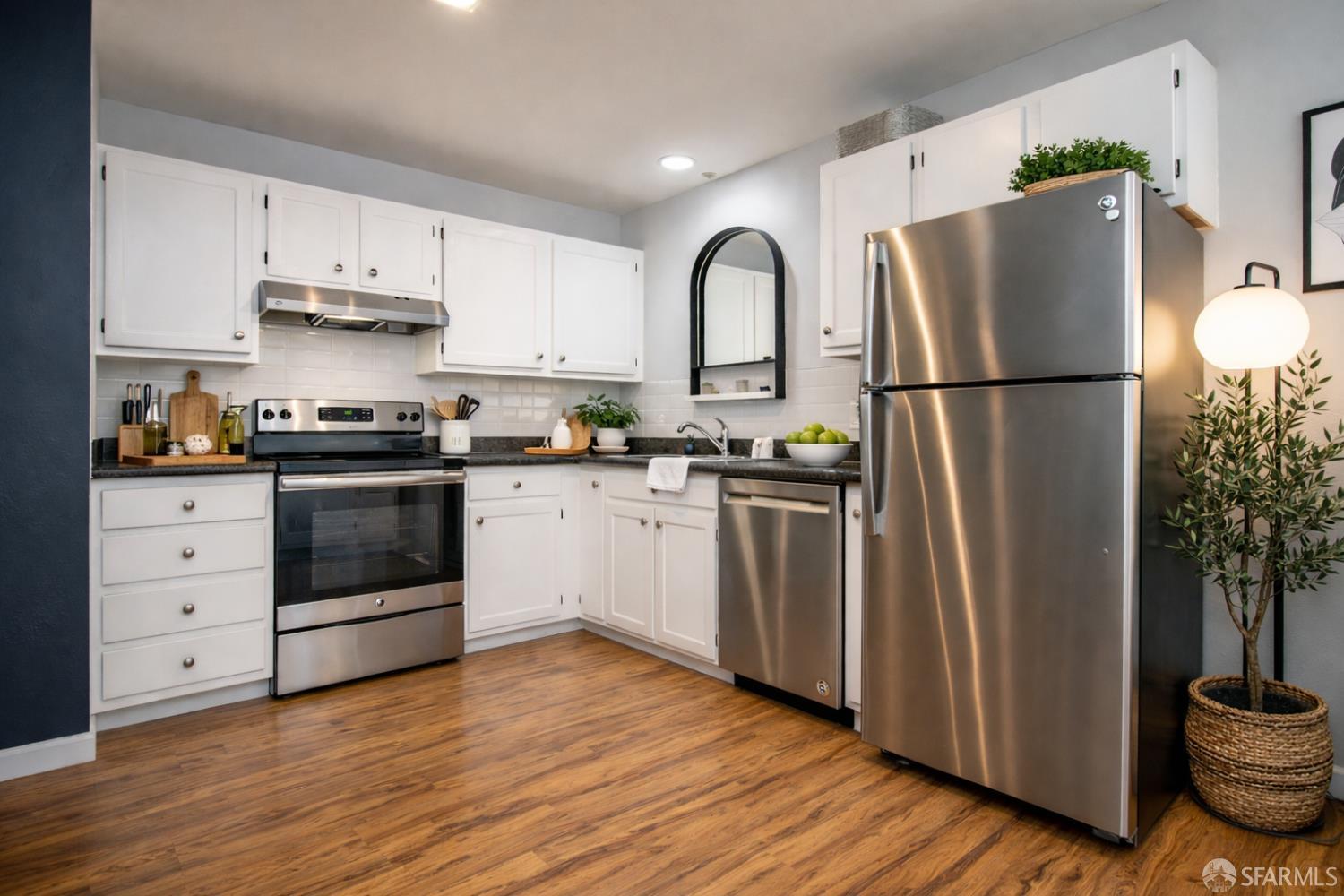 Photo #3: 426108120 Listing: Photo #3