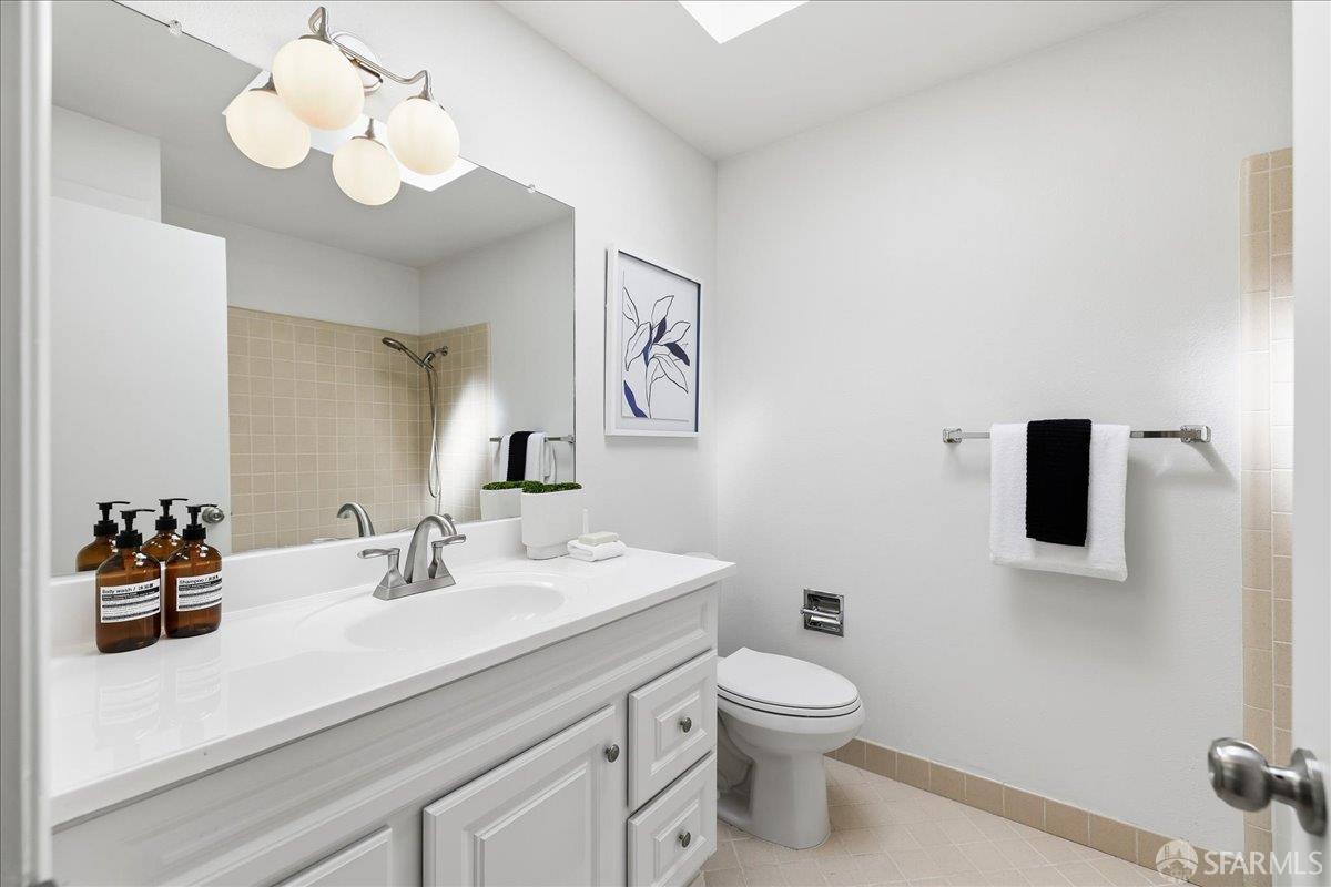 Detail Gallery Image 33 of 60 For 104 Dorado Ter, San Francisco,  CA 94112 - 5 Beds | 3/1 Baths