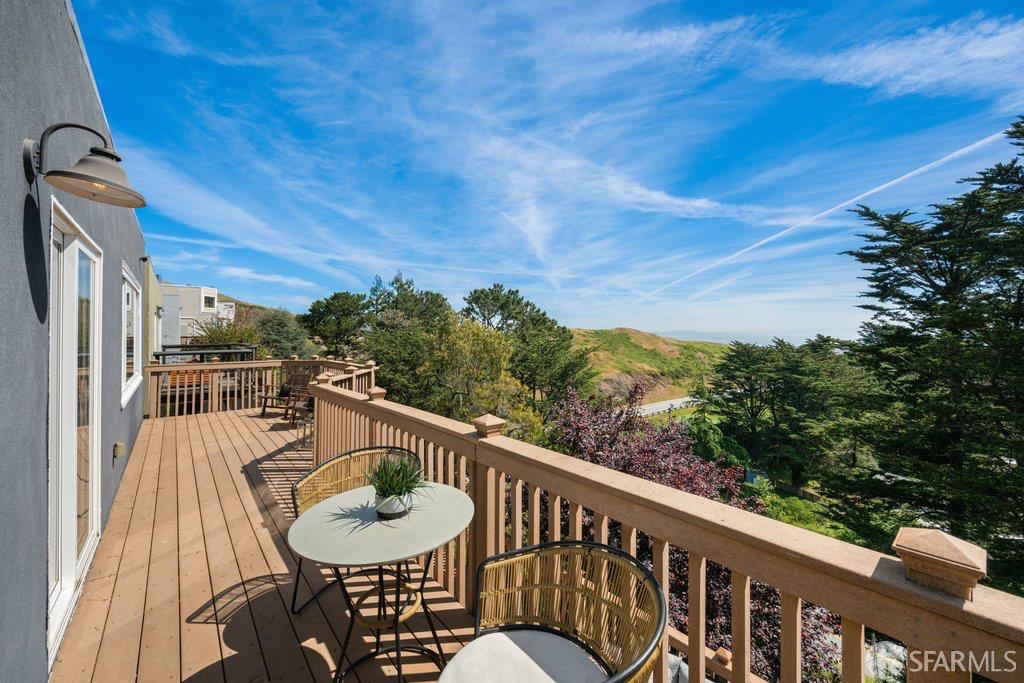 Detail Gallery Image 24 of 57 For 156 Midcrest Way, San Francisco,  CA 94131 - 3 Beds | 2 Baths