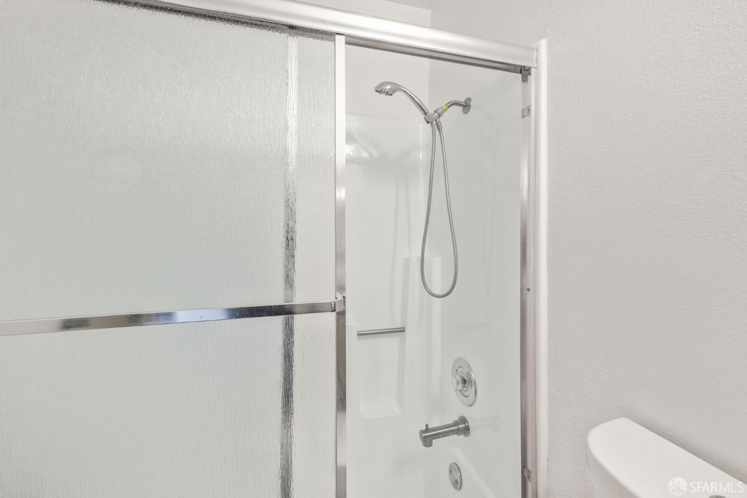 Detail Gallery Image 17 of 34 For 86 Crystal Cir, Hercules,  CA 94547 - 2 Beds | 2 Baths