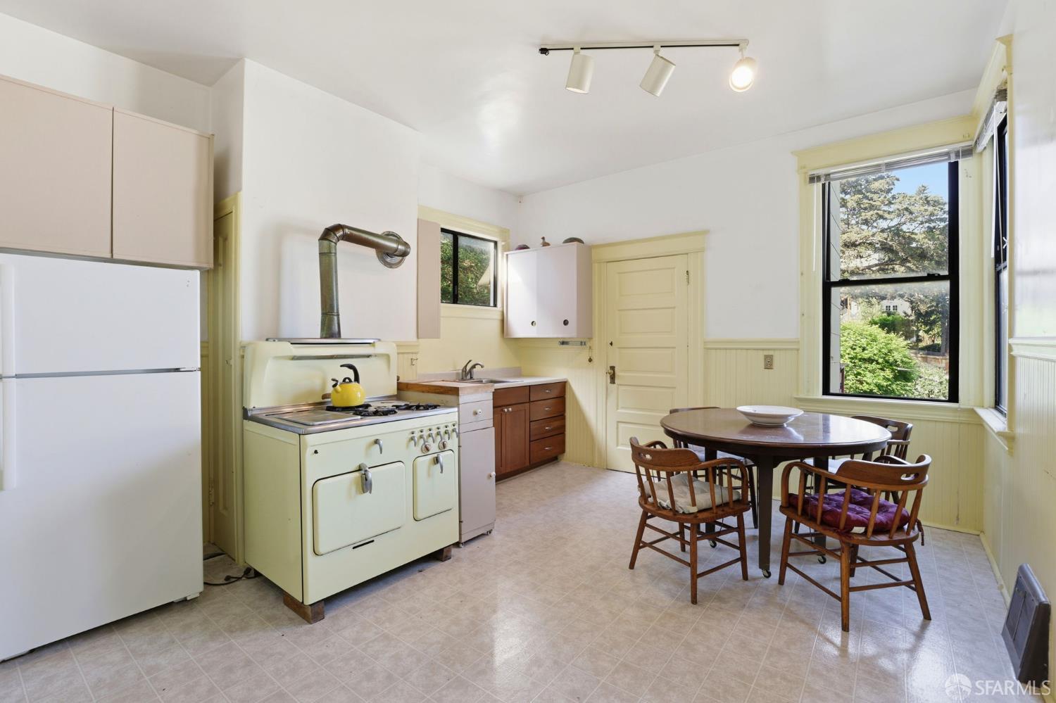 Detail Gallery Image 22 of 45 For 1319 Cole St, San Francisco,  CA 94117 - – Beds | – Baths