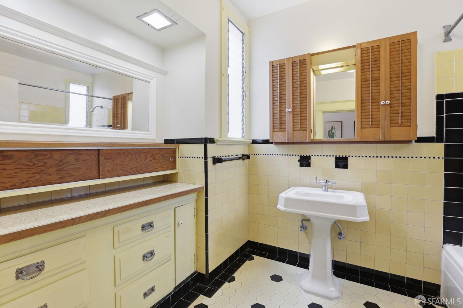 Detail Gallery Image 36 of 45 For 1319 Cole St, San Francisco,  CA 94117 - – Beds | – Baths