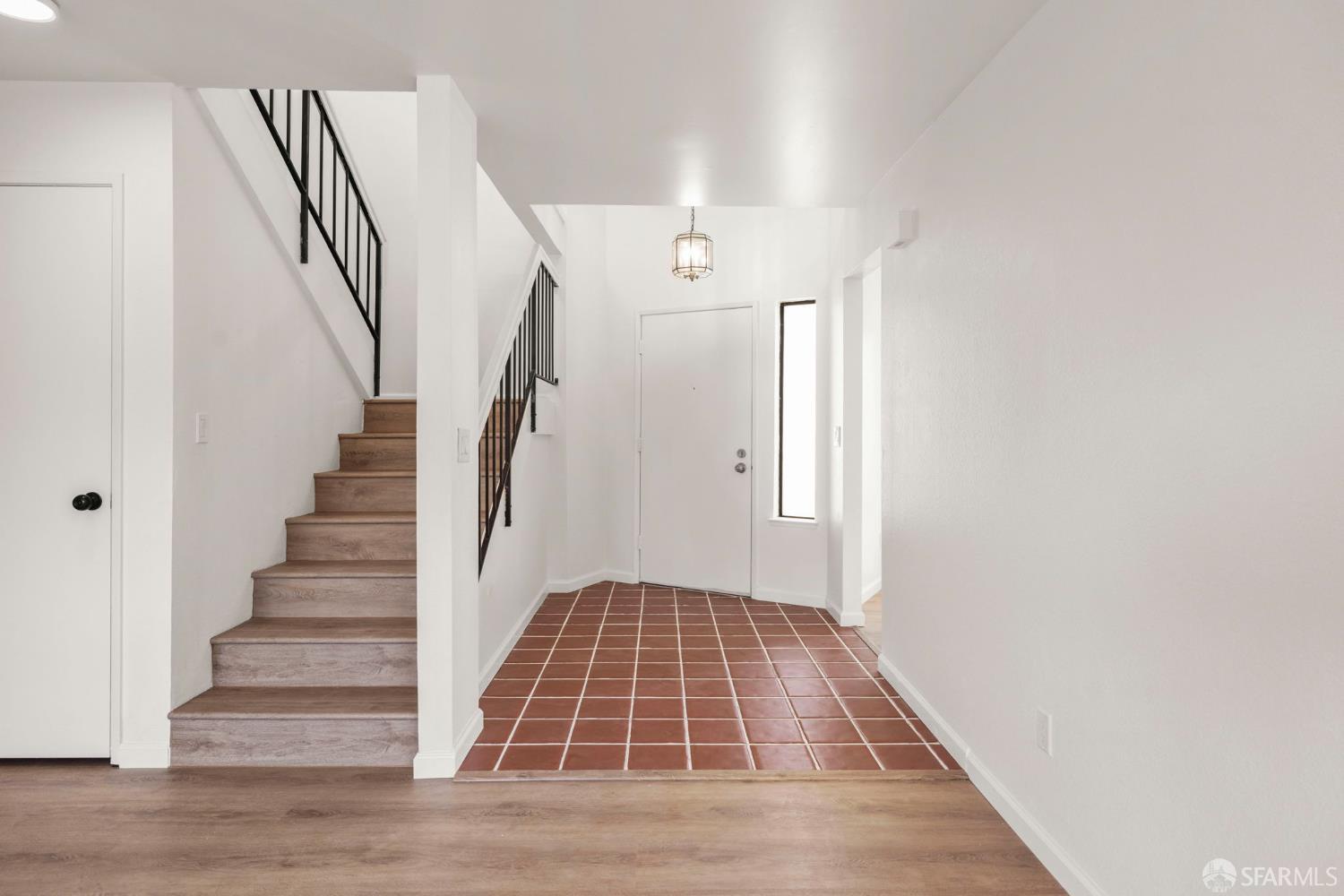 Detail Gallery Image 3 of 34 For 86 Crystal Cir, Hercules,  CA 94547 - 2 Beds | 2 Baths