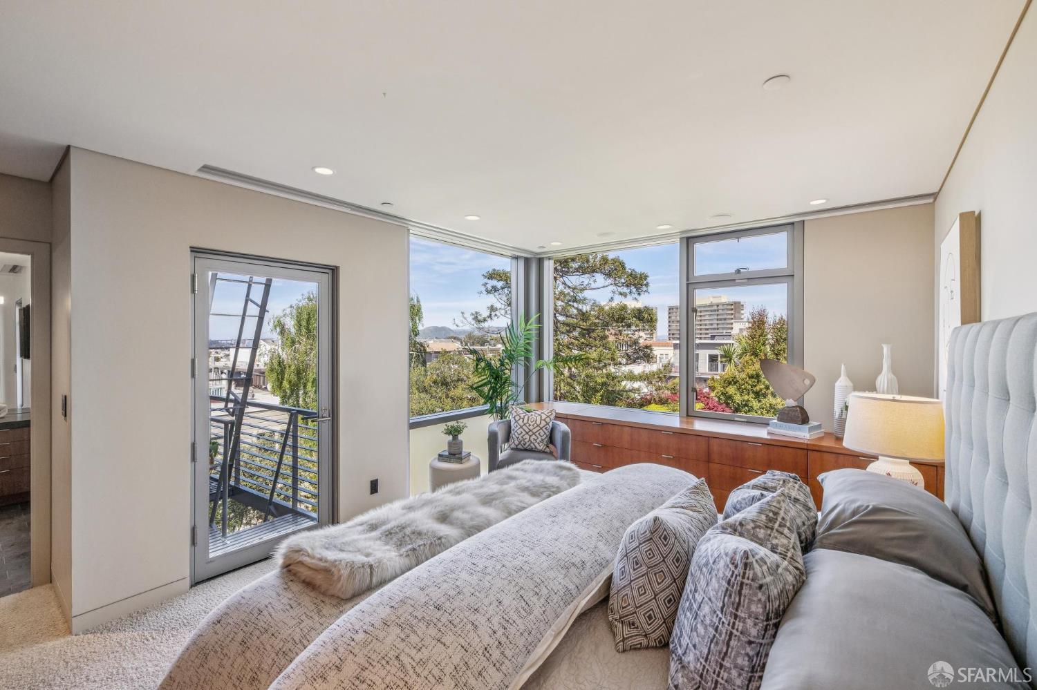 Detail Gallery Image 31 of 88 For 1170 Chestnut St, San Francisco,  CA 94109 - 4 Beds | 3/1 Baths