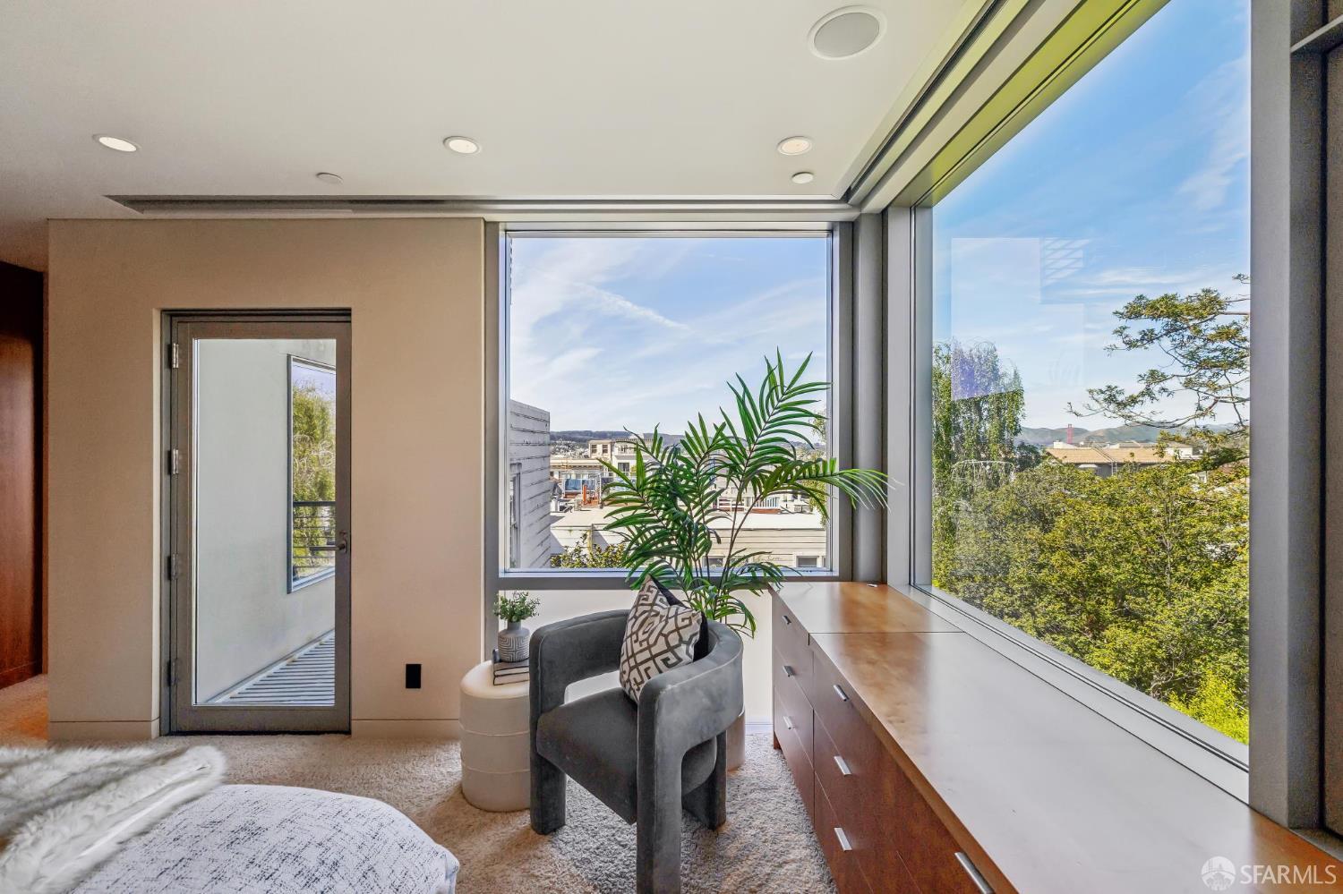 Detail Gallery Image 33 of 88 For 1170 Chestnut St, San Francisco,  CA 94109 - 4 Beds | 3/1 Baths
