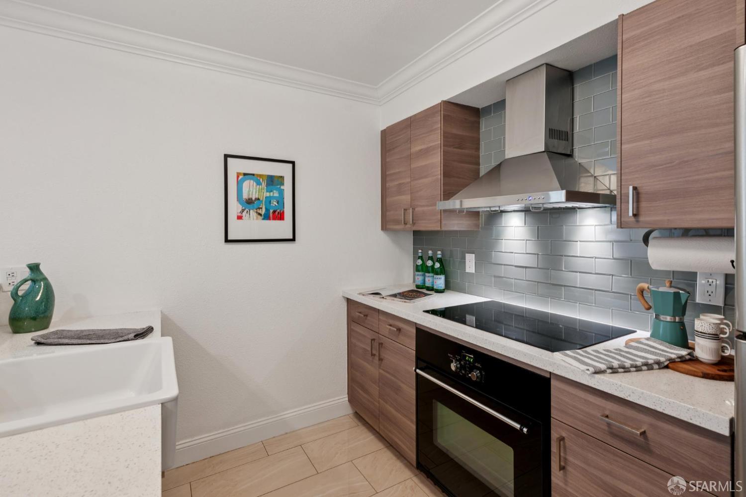 Detail Gallery Image 3 of 16 For 1945 Washington St #506,  San Francisco,  CA 94109 - 2 Beds | 2 Baths