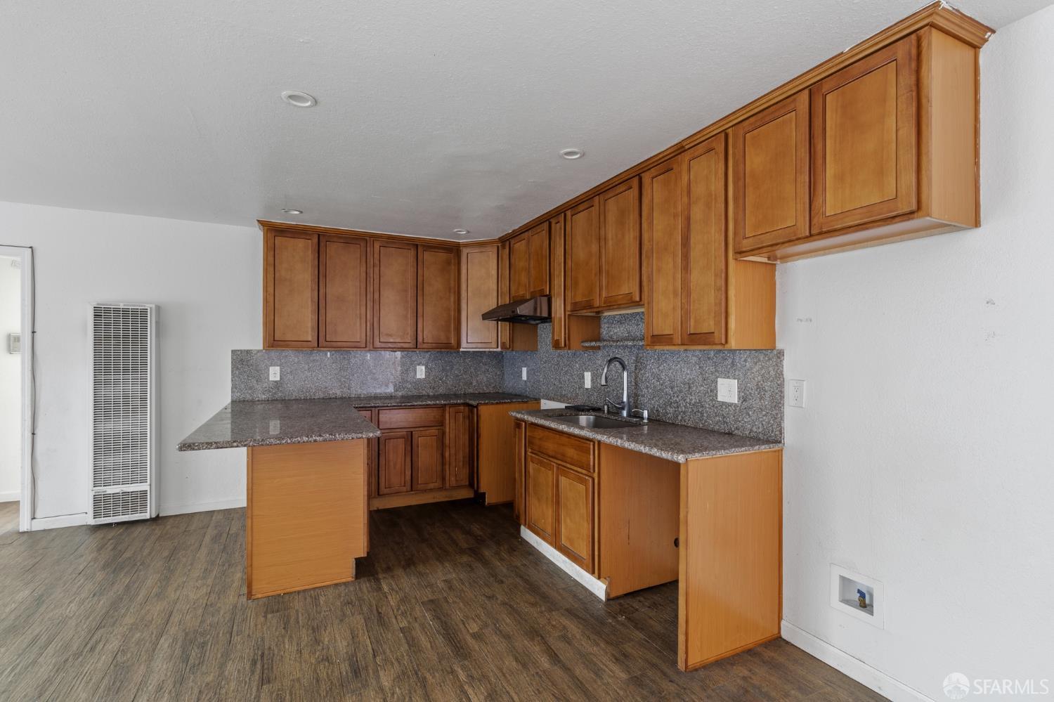 Detail Gallery Image 2 of 4 For 385 Fairmount Ave, Oakland,  CA 94611 - – Beds | – Baths