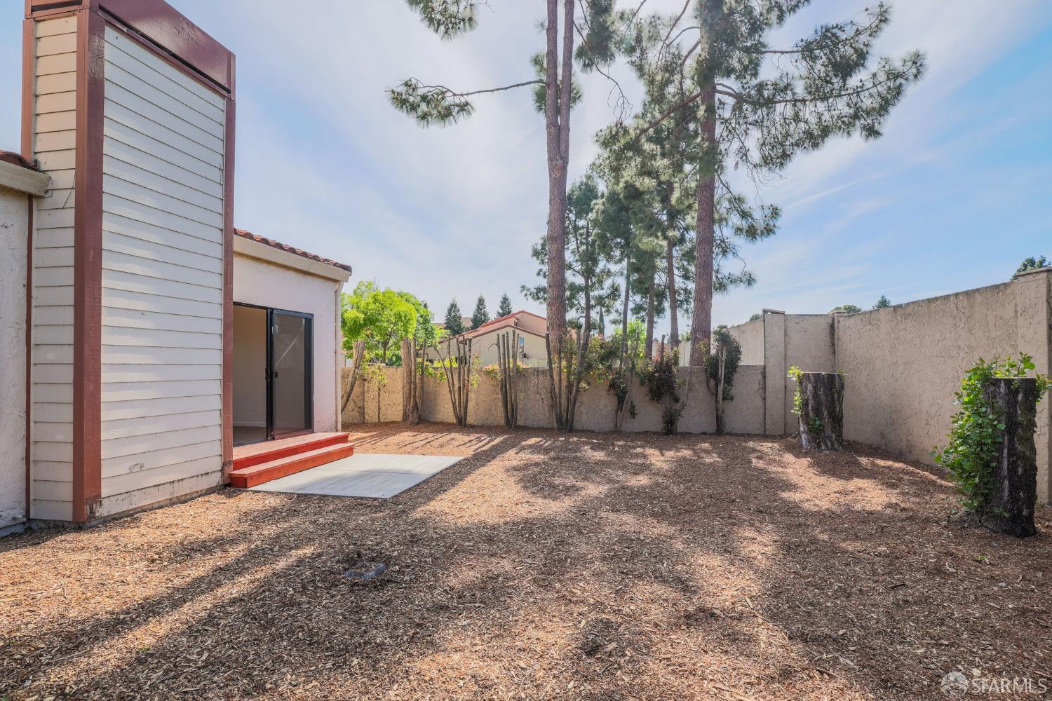 Detail Gallery Image 33 of 34 For 86 Crystal Cir, Hercules,  CA 94547 - 2 Beds | 2 Baths