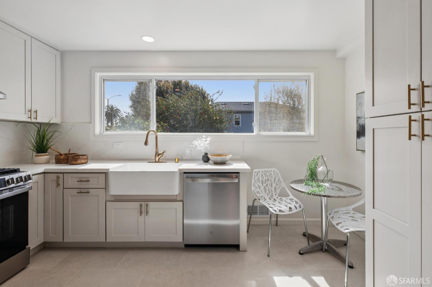 Detail Gallery Image 16 of 61 For 301 Crestlake Dr, San Francisco,  CA 94132 - 3 Beds | 3 Baths