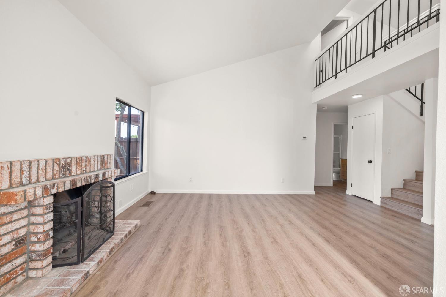 Detail Gallery Image 5 of 34 For 86 Crystal Cir, Hercules,  CA 94547 - 2 Beds | 2 Baths