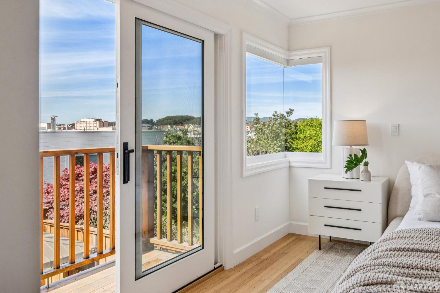 Detail Gallery Image 34 of 94 For 79 Collins St, San Francisco,  CA 94109 - 5 Beds | 3/1 Baths