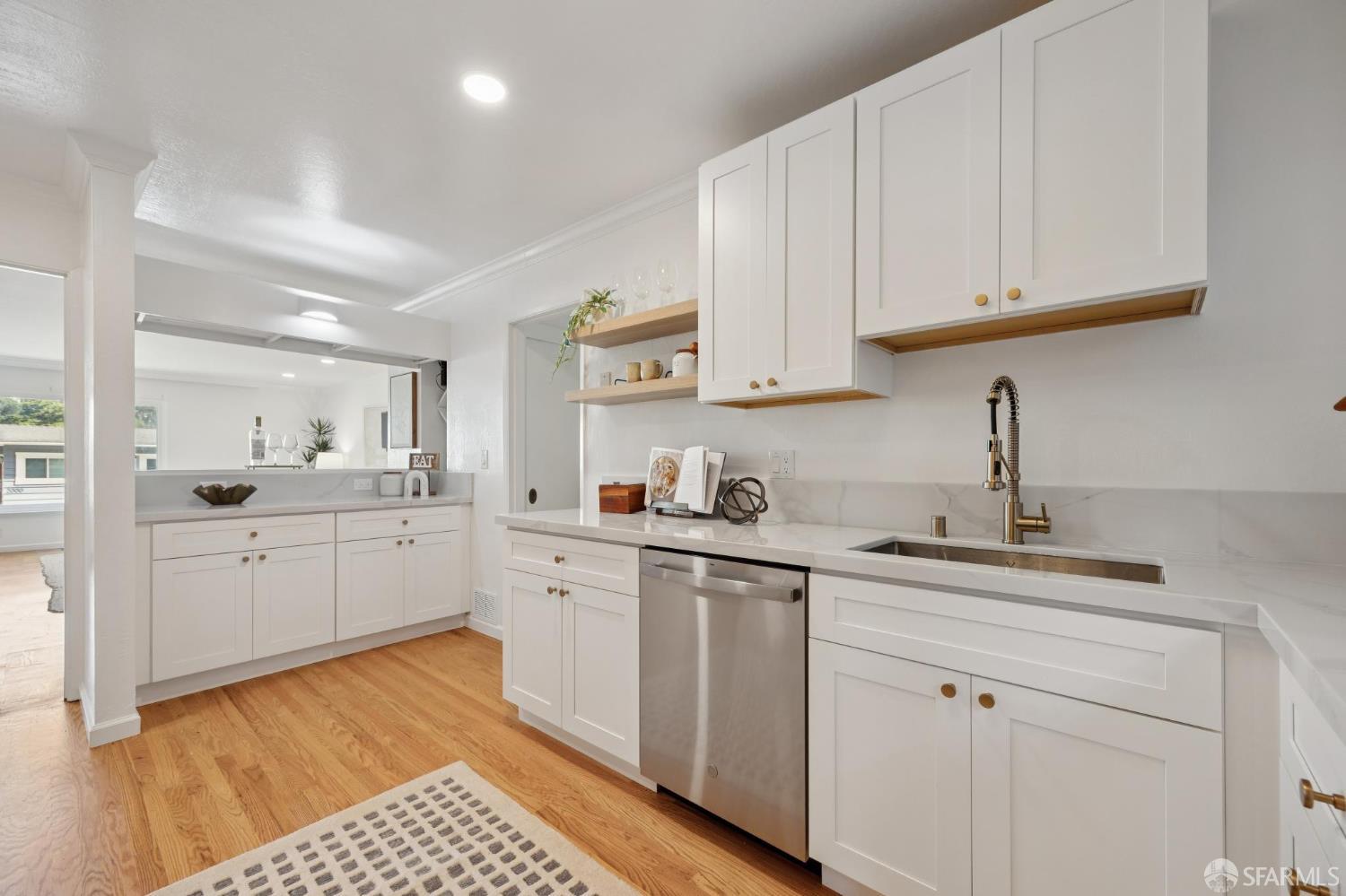 Detail Gallery Image 14 of 59 For 2031 Pinecrest Dr, San Bruno,  CA 94066 - 5 Beds | 4 Baths