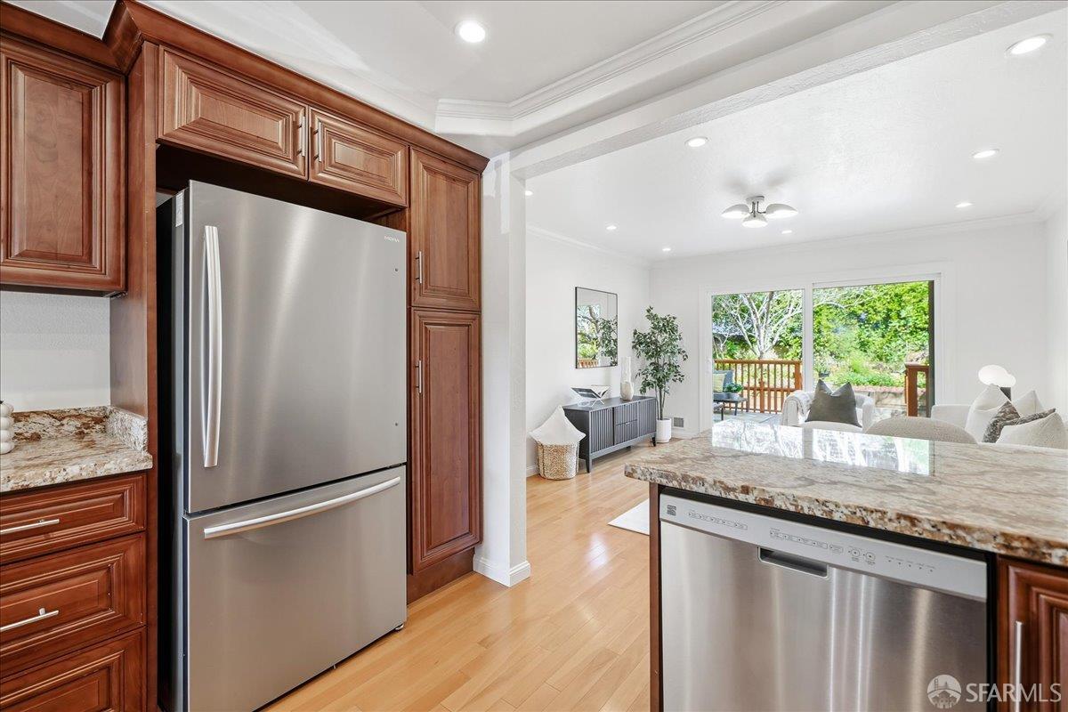 Detail Gallery Image 14 of 60 For 104 Dorado Ter, San Francisco,  CA 94112 - 5 Beds | 3/1 Baths