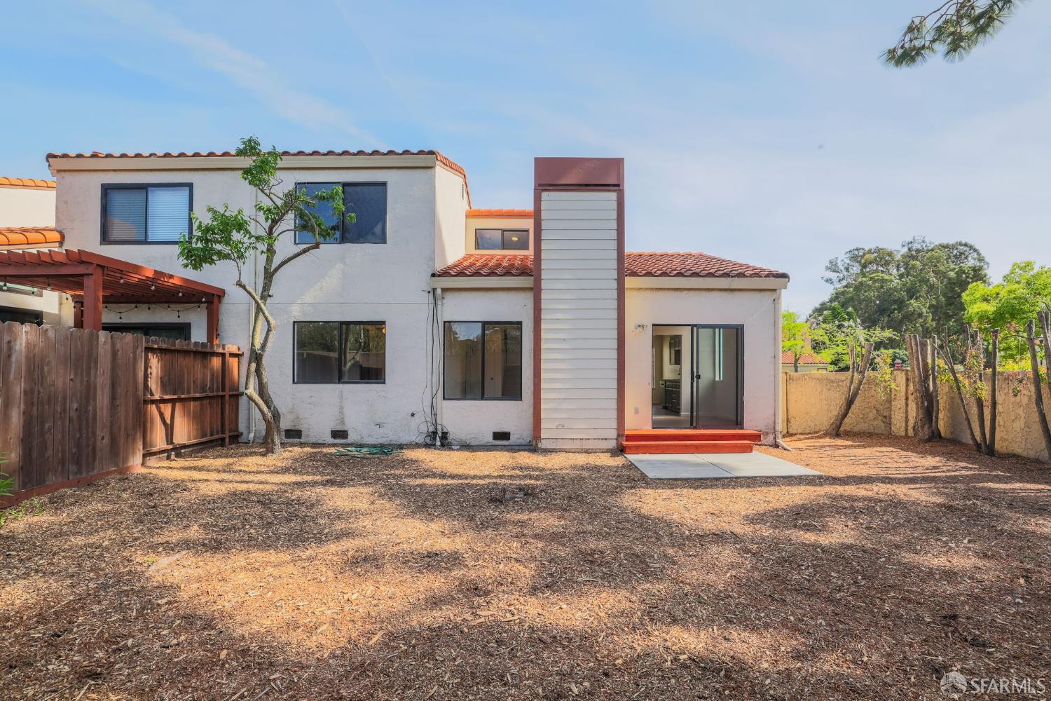 Detail Gallery Image 32 of 34 For 86 Crystal Cir, Hercules,  CA 94547 - 2 Beds | 2 Baths