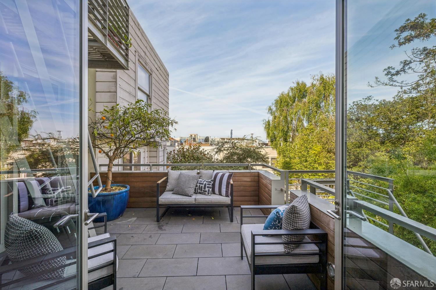 Detail Gallery Image 21 of 88 For 1170 Chestnut St, San Francisco,  CA 94109 - 4 Beds | 3/1 Baths