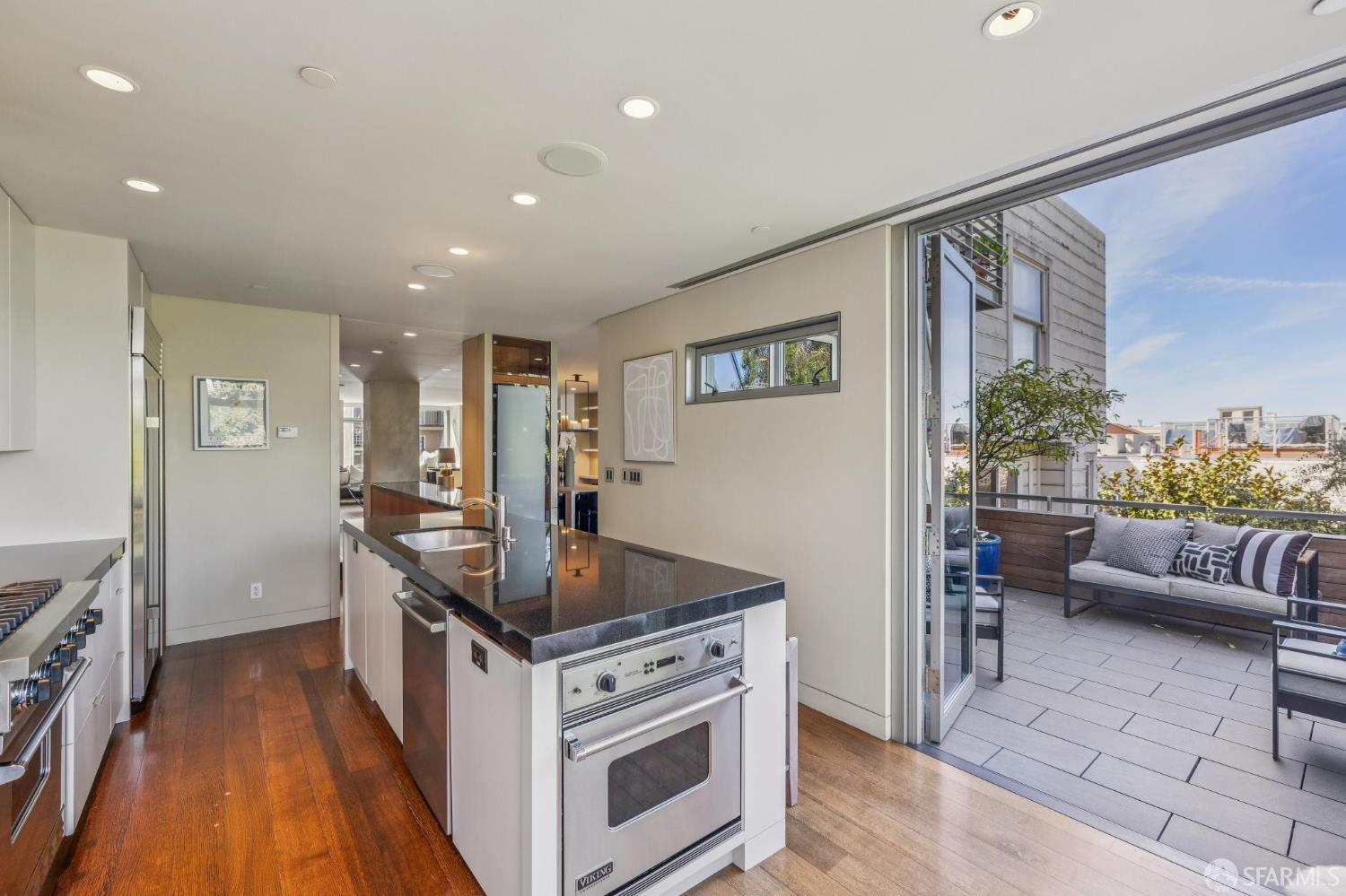 Detail Gallery Image 19 of 88 For 1170 Chestnut St, San Francisco,  CA 94109 - 4 Beds | 3/1 Baths