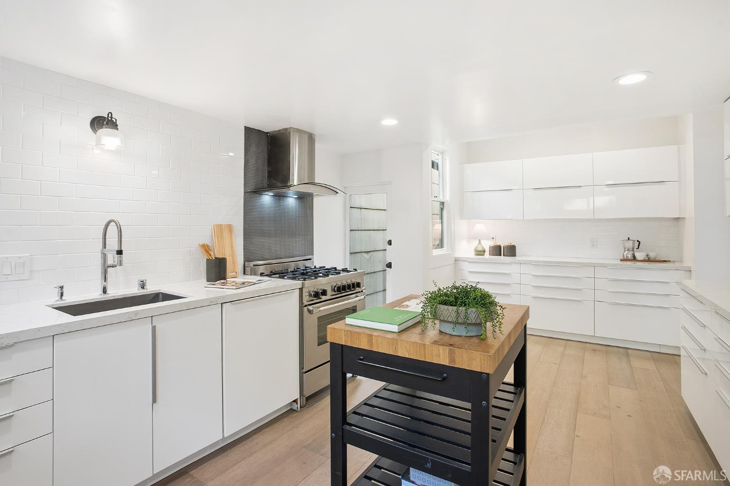 Detail Gallery Image 9 of 32 For 768 De Haro St, San Francisco,  CA 94107 - 2 Beds | 2 Baths