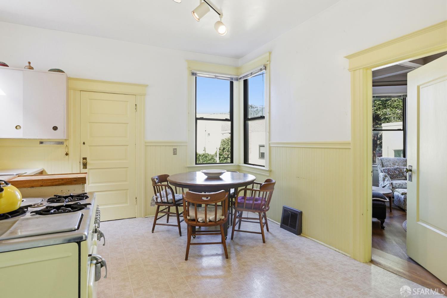 Detail Gallery Image 26 of 45 For 1319 Cole St, San Francisco,  CA 94117 - – Beds | – Baths