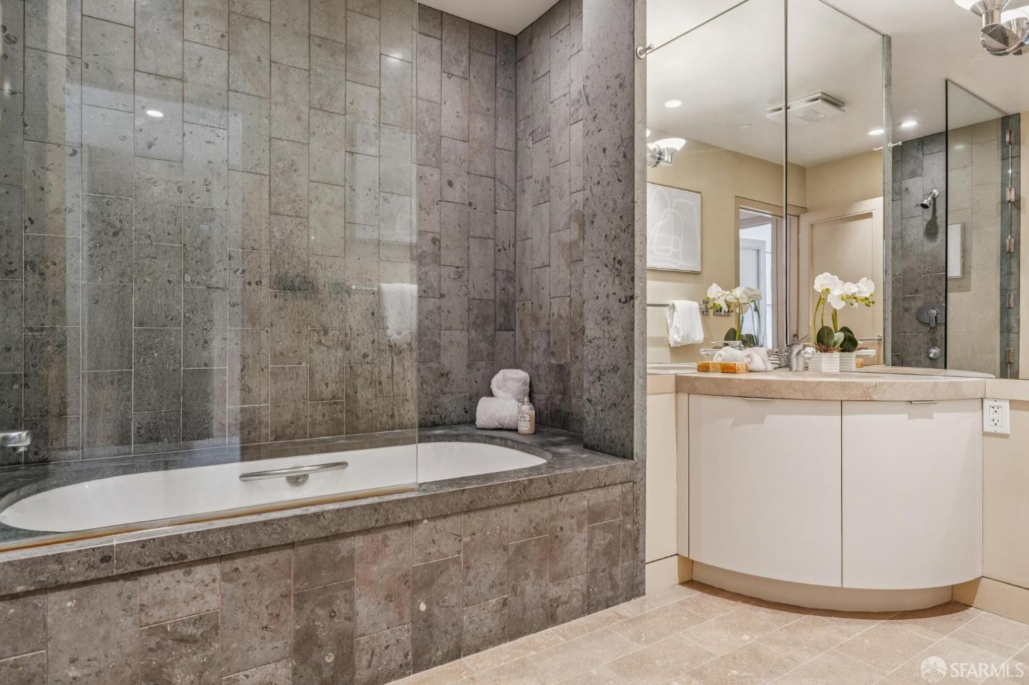 Detail Gallery Image 48 of 88 For 1170 Chestnut St, San Francisco,  CA 94109 - 4 Beds | 3/1 Baths