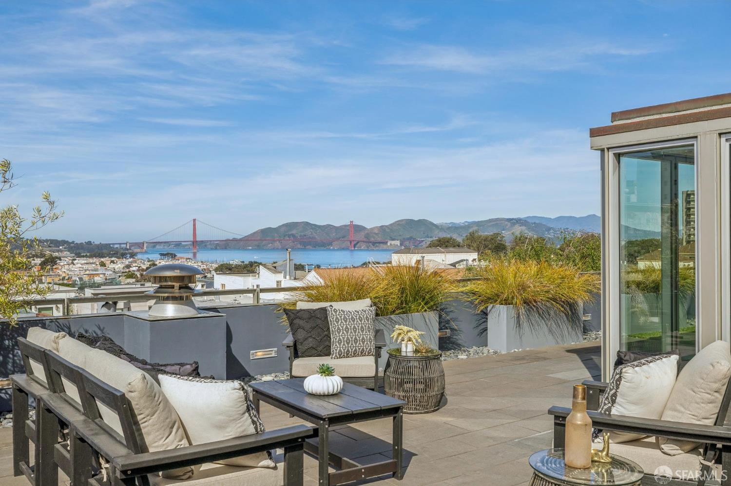 Detail Gallery Image 2 of 88 For 1170 Chestnut St, San Francisco,  CA 94109 - 4 Beds | 3/1 Baths