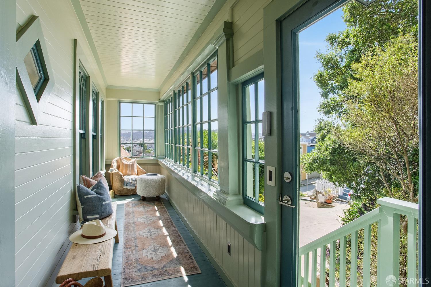 Detail Gallery Image 2 of 35 For 97 Banks St, San Francisco,  CA 94110 - 2 Beds | 1/1 Baths