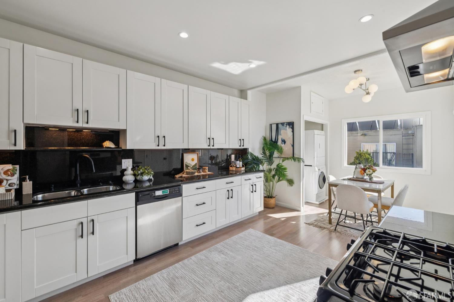 Photo #2: 425073362 Listing: Photo #2