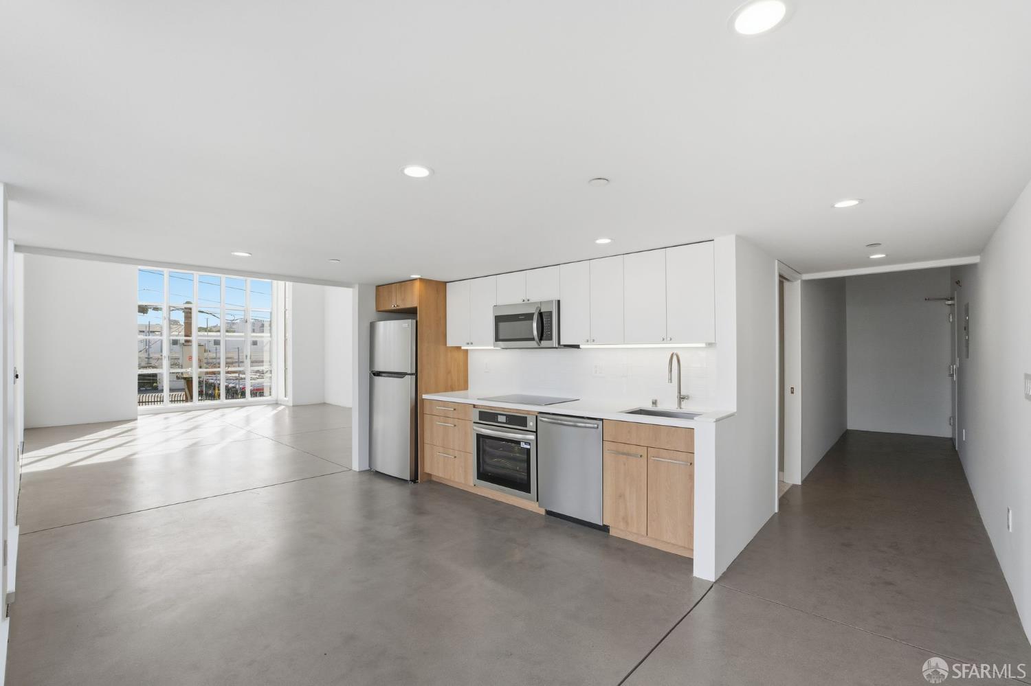 Detail Gallery Image 2 of 49 For 1800 Bryant St, San Francisco,  CA 94110 - 1 Beds | 2 Baths