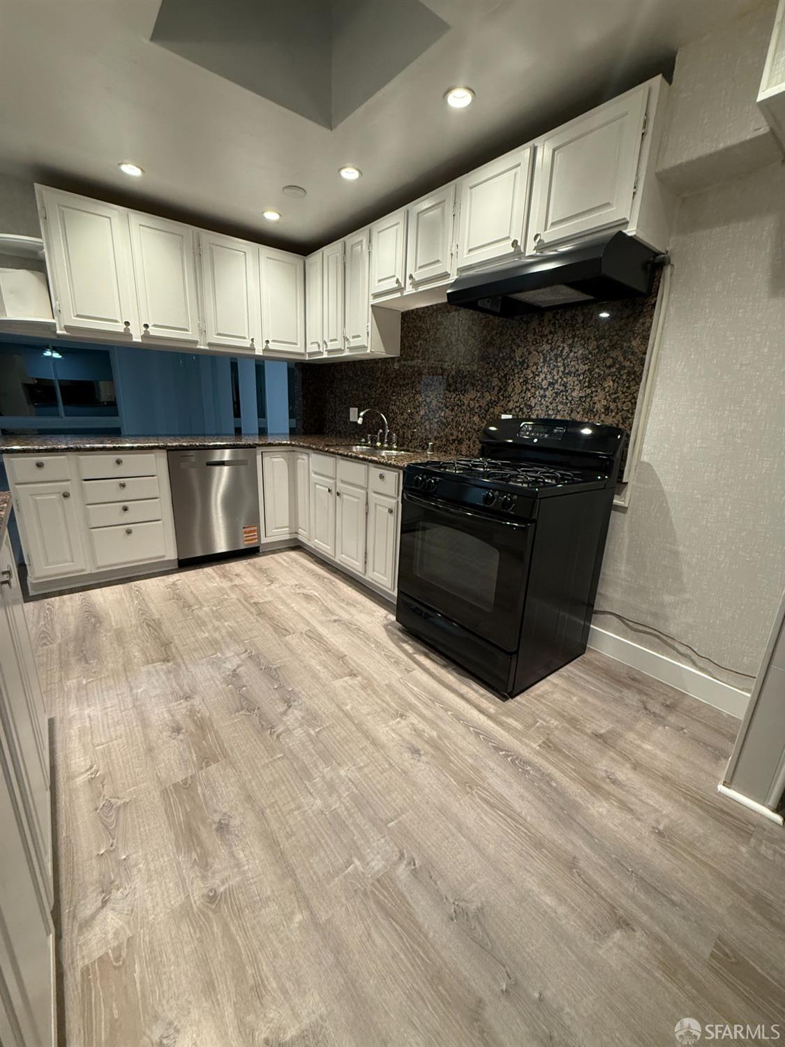 Detail Gallery Image 5 of 18 For 786 Colby St, San Francisco,  CA 94134 - 4 Beds | 2 Baths