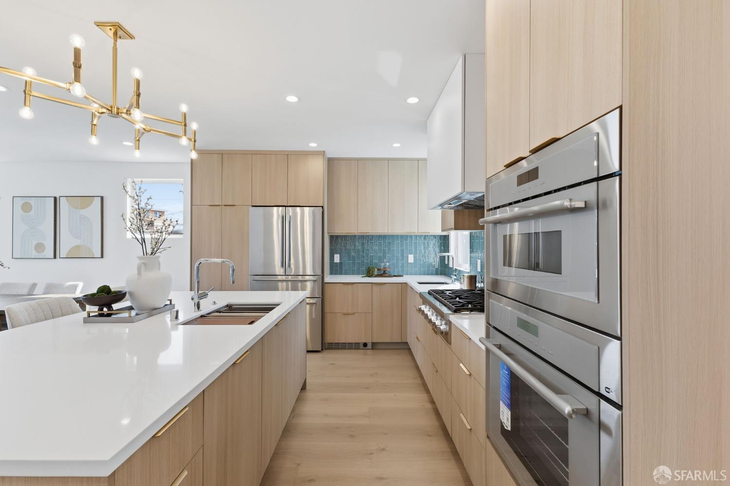 Detail Gallery Image 10 of 93 For 2479 31st Ave, San Francisco,  CA 94116 - 5 Beds | 4 Baths