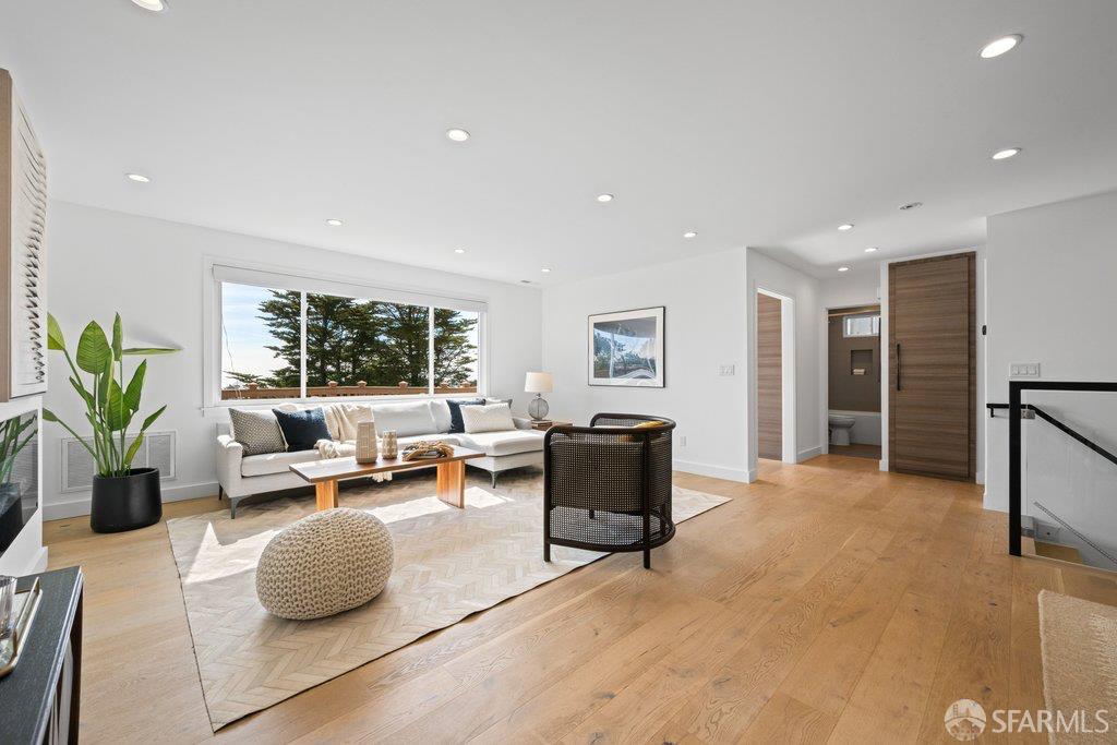 Detail Gallery Image 8 of 57 For 156 Midcrest Way, San Francisco,  CA 94131 - 3 Beds | 2 Baths