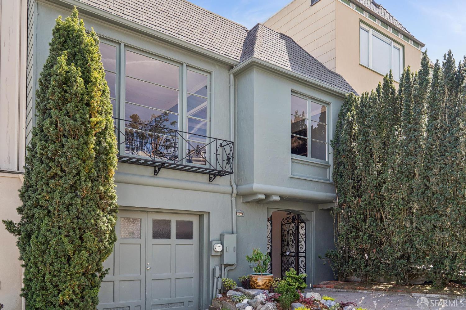 Detail Gallery Image 4 of 64 For 2062 10th Ave, San Francisco,  CA 94116 - 4 Beds | 2 Baths