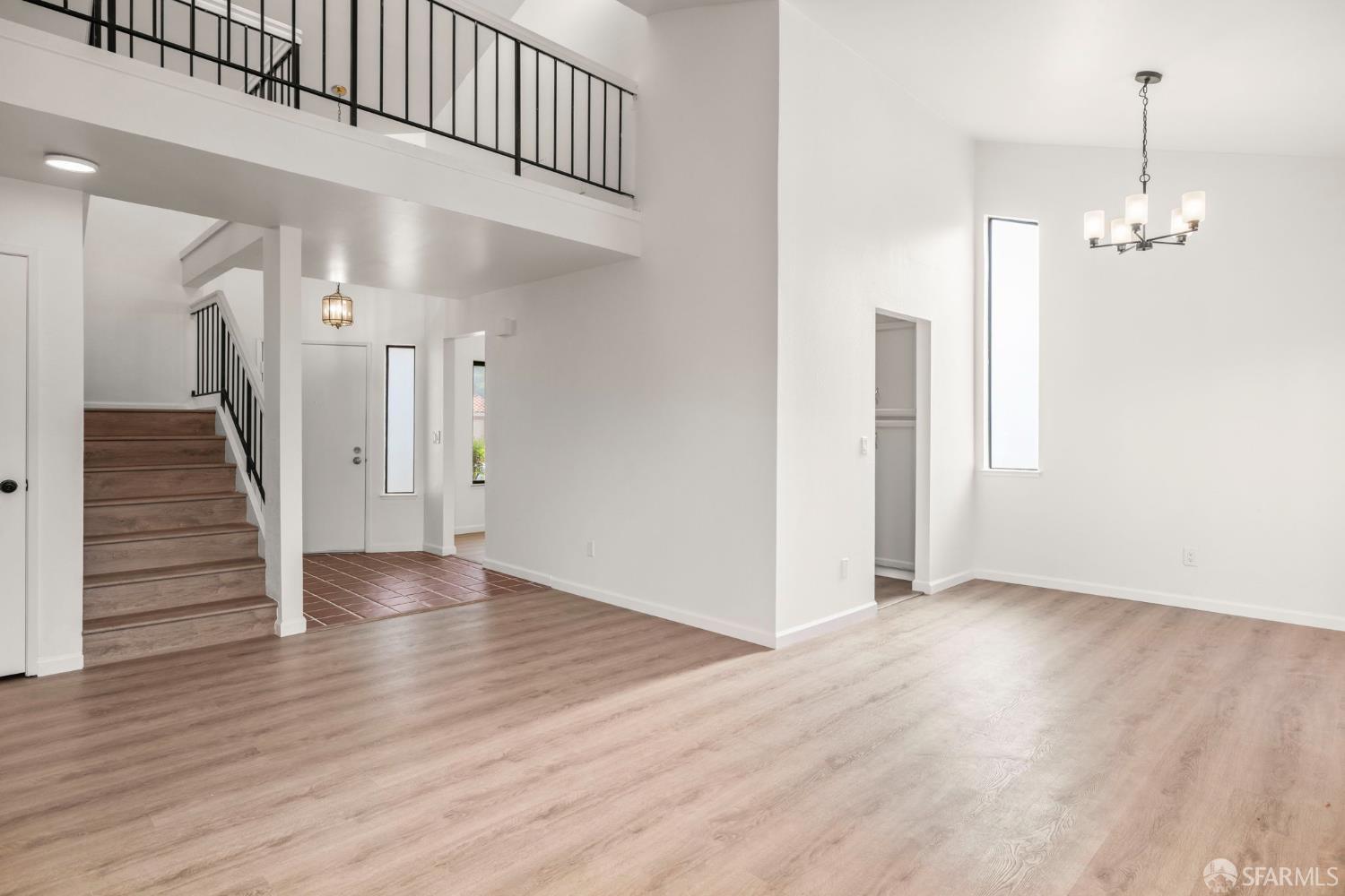 Detail Gallery Image 4 of 34 For 86 Crystal Cir, Hercules,  CA 94547 - 2 Beds | 2 Baths