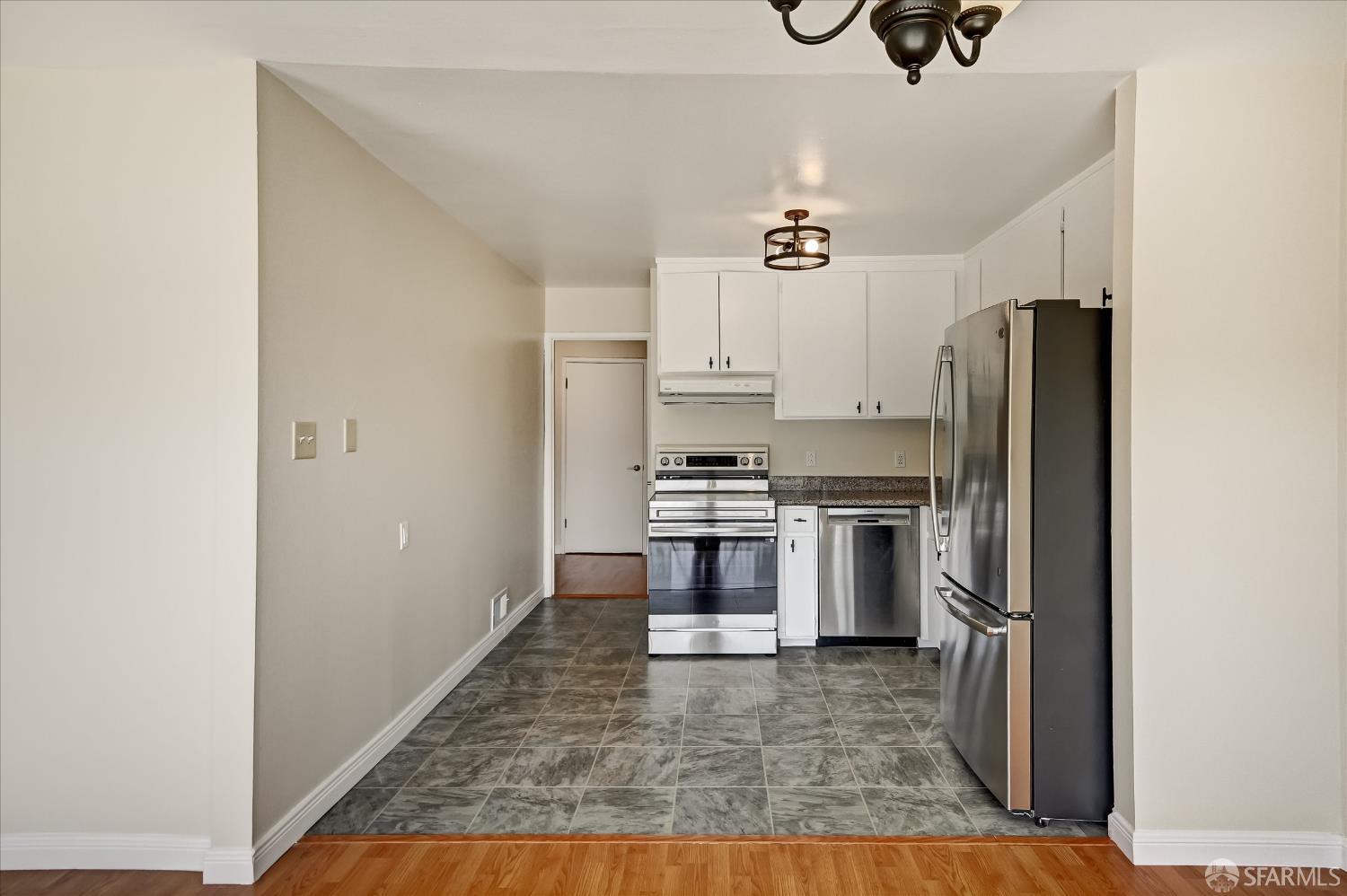 Detail Gallery Image 12 of 35 For 166 Museum Way, San Francisco,  CA 94114 - 2 Beds | 1/1 Baths