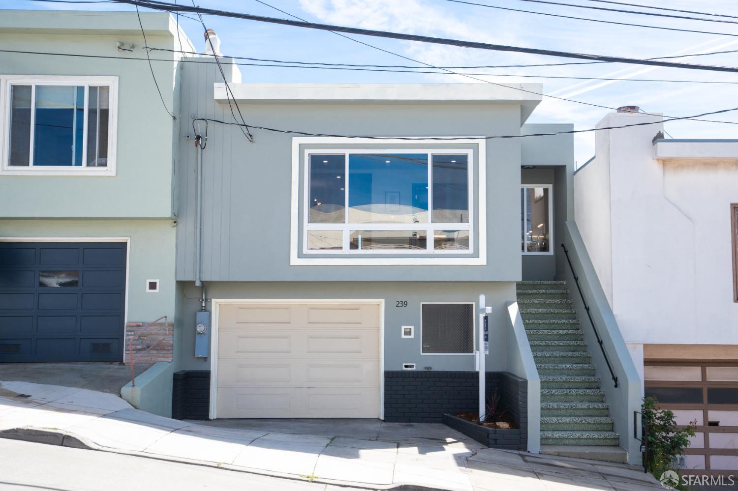 Detail Gallery Image 2 of 59 For 239 Sawyer St, San Francisco,  CA 94134 - 2 Beds | 1 Baths