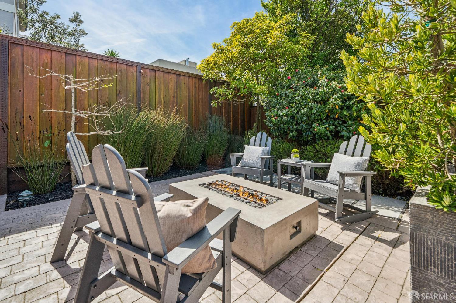 Detail Gallery Image 23 of 94 For 79 Collins St, San Francisco,  CA 94109 - 5 Beds | 3/1 Baths