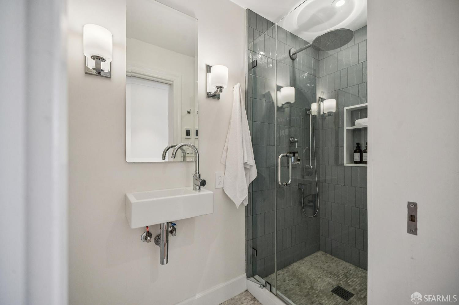 Detail Gallery Image 67 of 94 For 79 Collins St, San Francisco,  CA 94109 - 5 Beds | 3/1 Baths