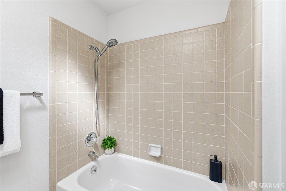 Detail Gallery Image 34 of 60 For 104 Dorado Ter, San Francisco,  CA 94112 - 5 Beds | 3/1 Baths